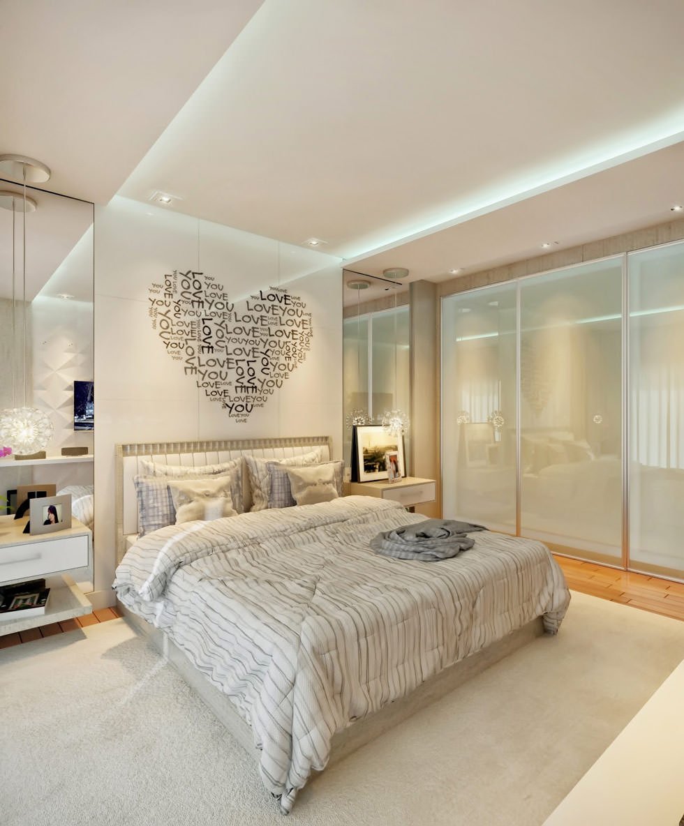 Bellissima camera da letto resa moderna dalla particolare illuminazione diffusa presente sul soffitto