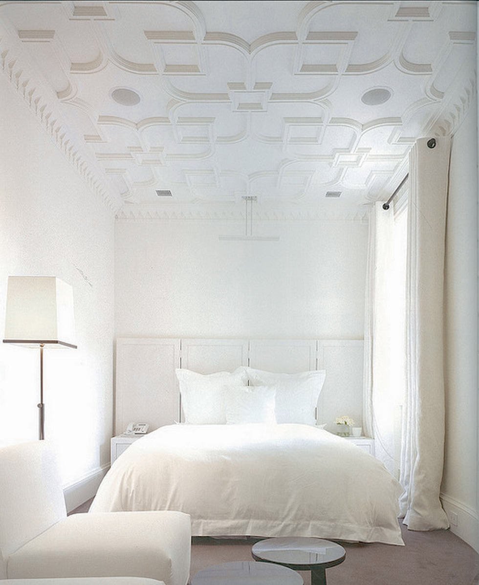 Feminine style for this total white bedroom in which they enhance the taste for harmony and the sweetness of space.  The false ceiling is made of wood profiles from the Arabesque - soft and airy fabrics and the headboard with mirrors enhance the very subtle contrasts of white.