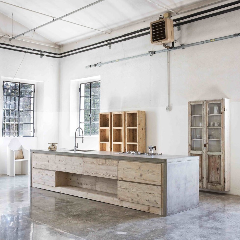 Design industriale per questa cucina rustico moderna