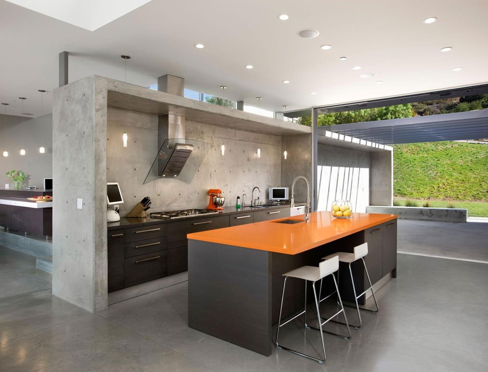 Cucina moderna, stile industriale, con pavimenti e rivestimenti in cemento - Idee rivestimento cucina, ambiente moderno