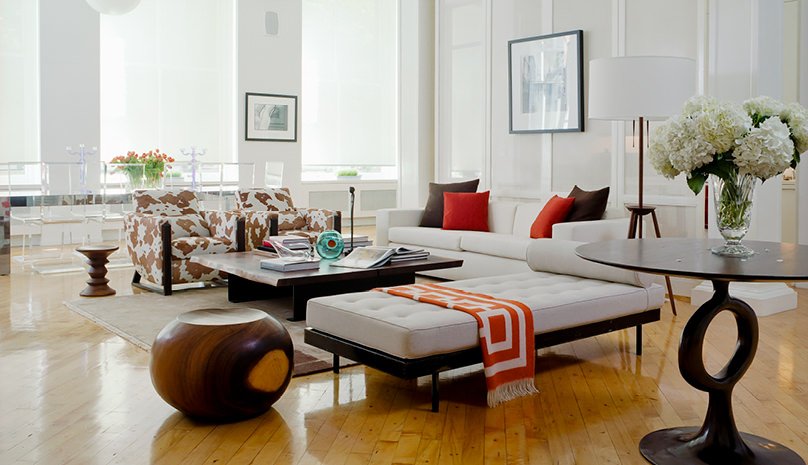 Idee soggiorno contemporaneo eclettico, stile pulite ed elegante - colori bianco, marrone e rosso arancione